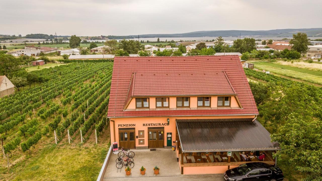 Penzion S Restauraci Na Furhaple Sakvice Exterior photo
