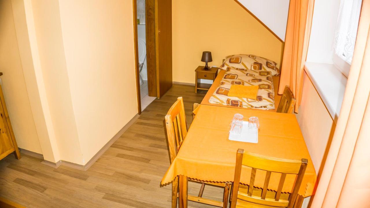 Penzion S Restauraci Na Furhaple Sakvice Exterior photo