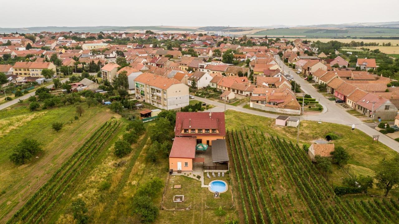 Penzion S Restauraci Na Furhaple Sakvice Exterior photo